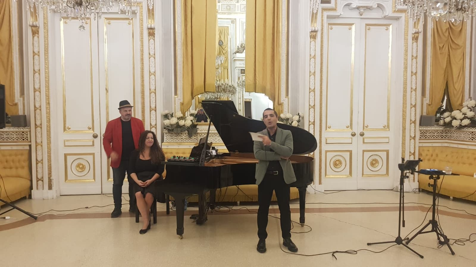 L’amore tra musica e poesia: Canzoniere Minimo incanta il Castello Ducale