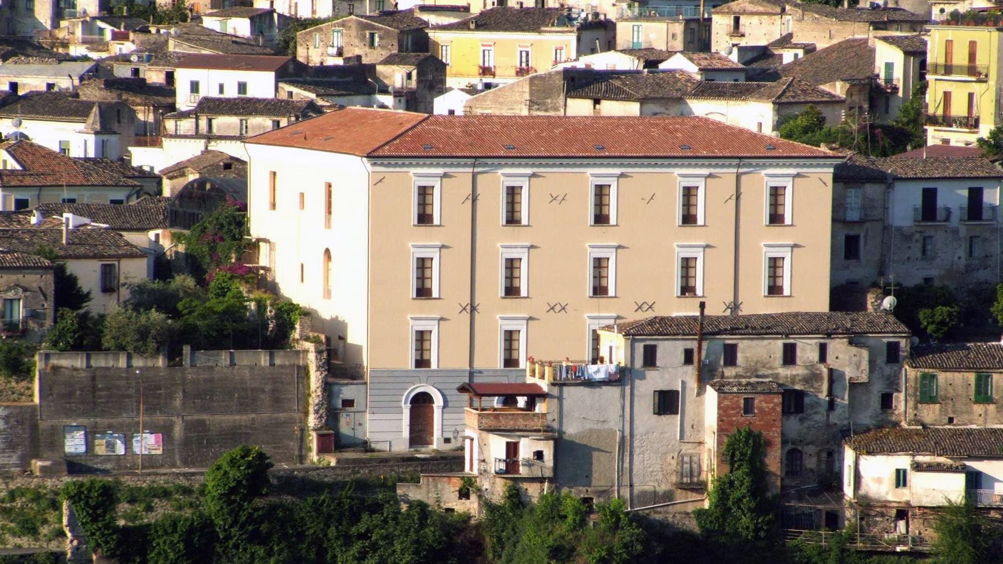 Per il San Nilo destino segnato: anche il Liceo Classico di Rossano sarà trasferito allo scalo