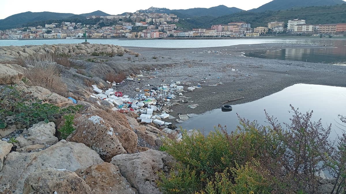 Gravi criticità al porto di Cariati, Lampare: «Situazione d’emergenza, servono interventi immediati»