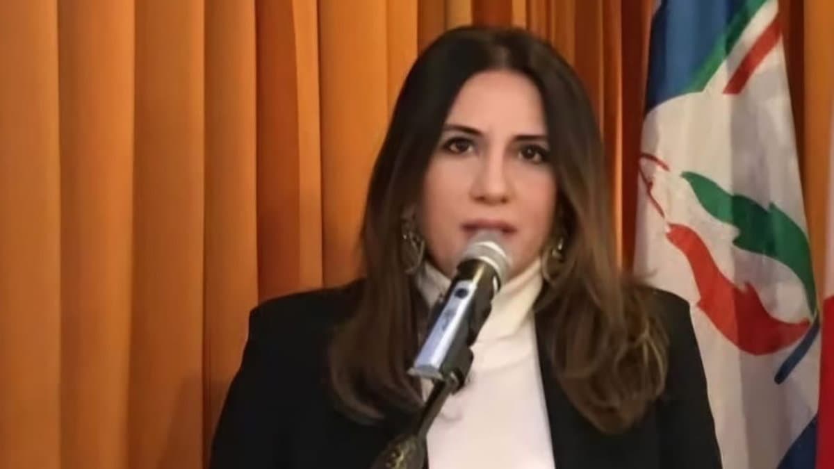 Vandalismo sulla panchina dedicata a Fabiana Luzzi, Romano (Fdi): «Un gesto ignobile»