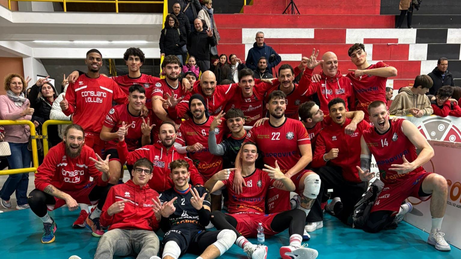 Sette su sette: la Sprovieri Corigliano Volley vola ancora. Travolto il Letojanni 3-0