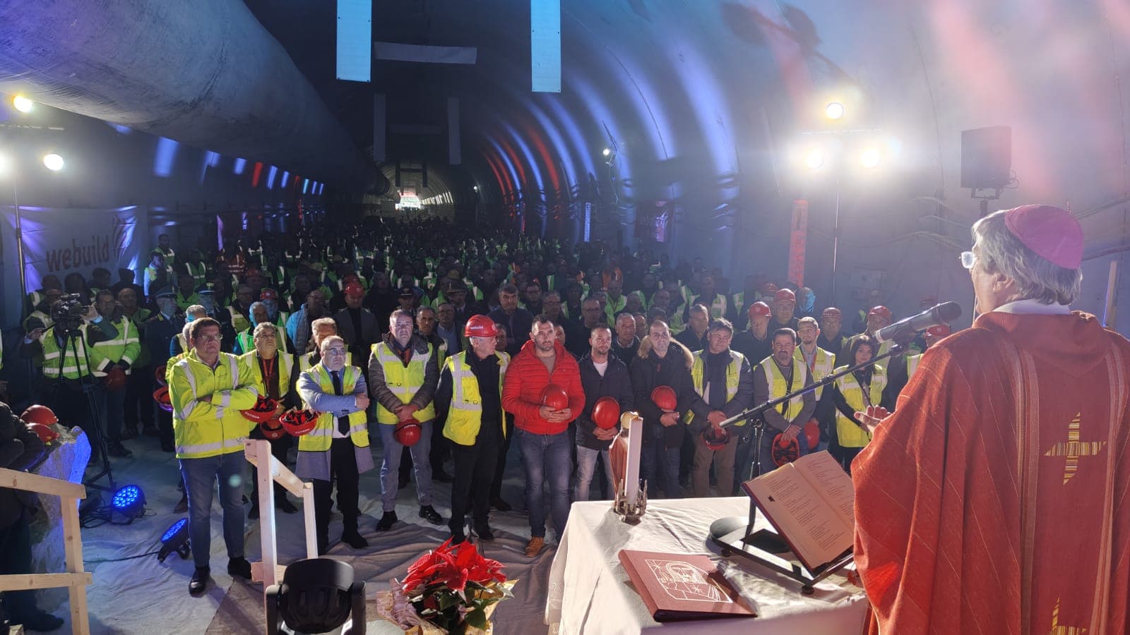 Dentro la montagna per Santa Barbara: 800 lavoratori celebrano la patrona dei minatori nella galleria del Megalotto 3