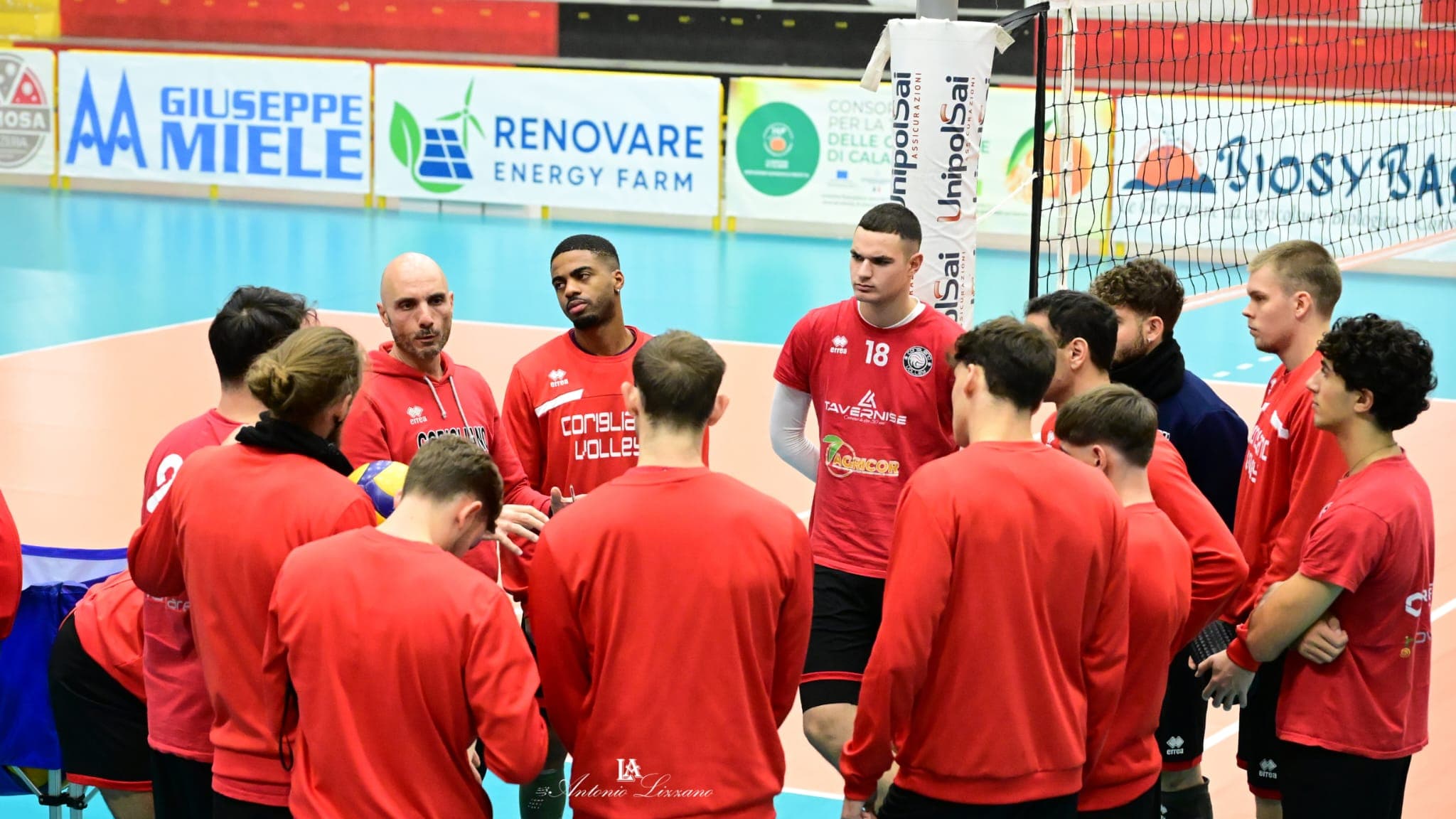 Sprovieri Volley, domani il nono atto: al Pala Corigliano arriva la Raffaele Lamezia. Rossoneri a caccia della nona meraviglia