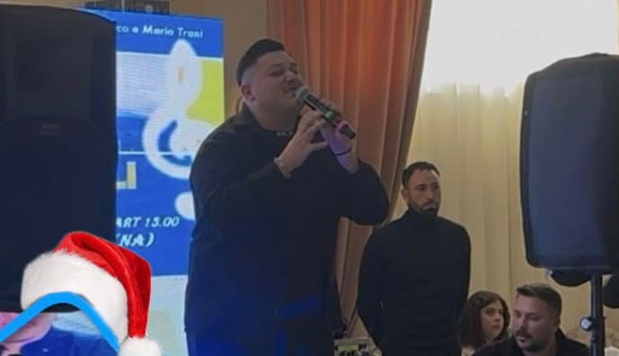 Natalino Arturi protagonista al CantaNapoli: successo per “Nu poco e te”