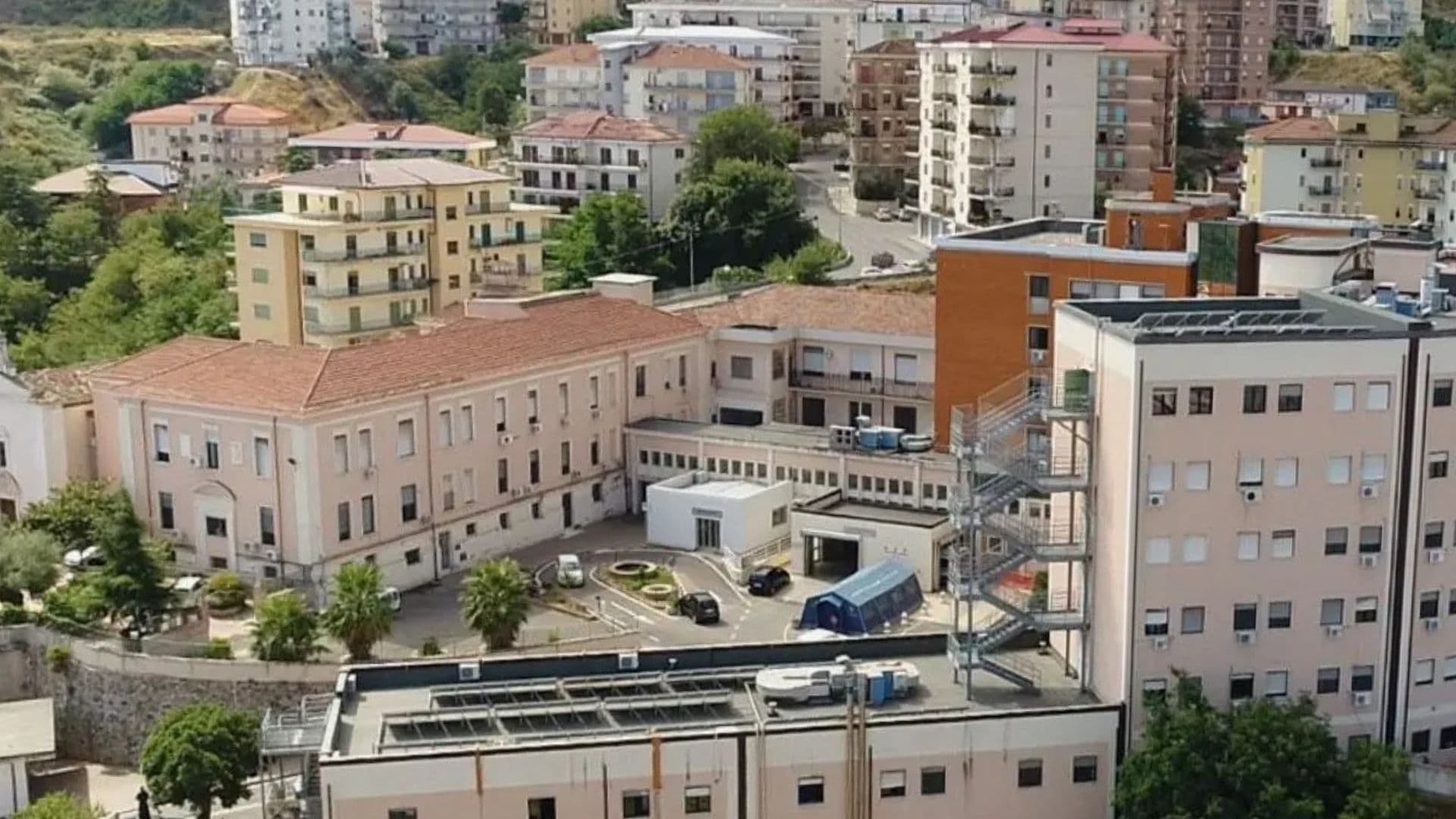 Medici di Pediatria del Compagna senza retribuzione, l'Asp chiarisce: «Le forniture verranno pagate nei tempi previsti»