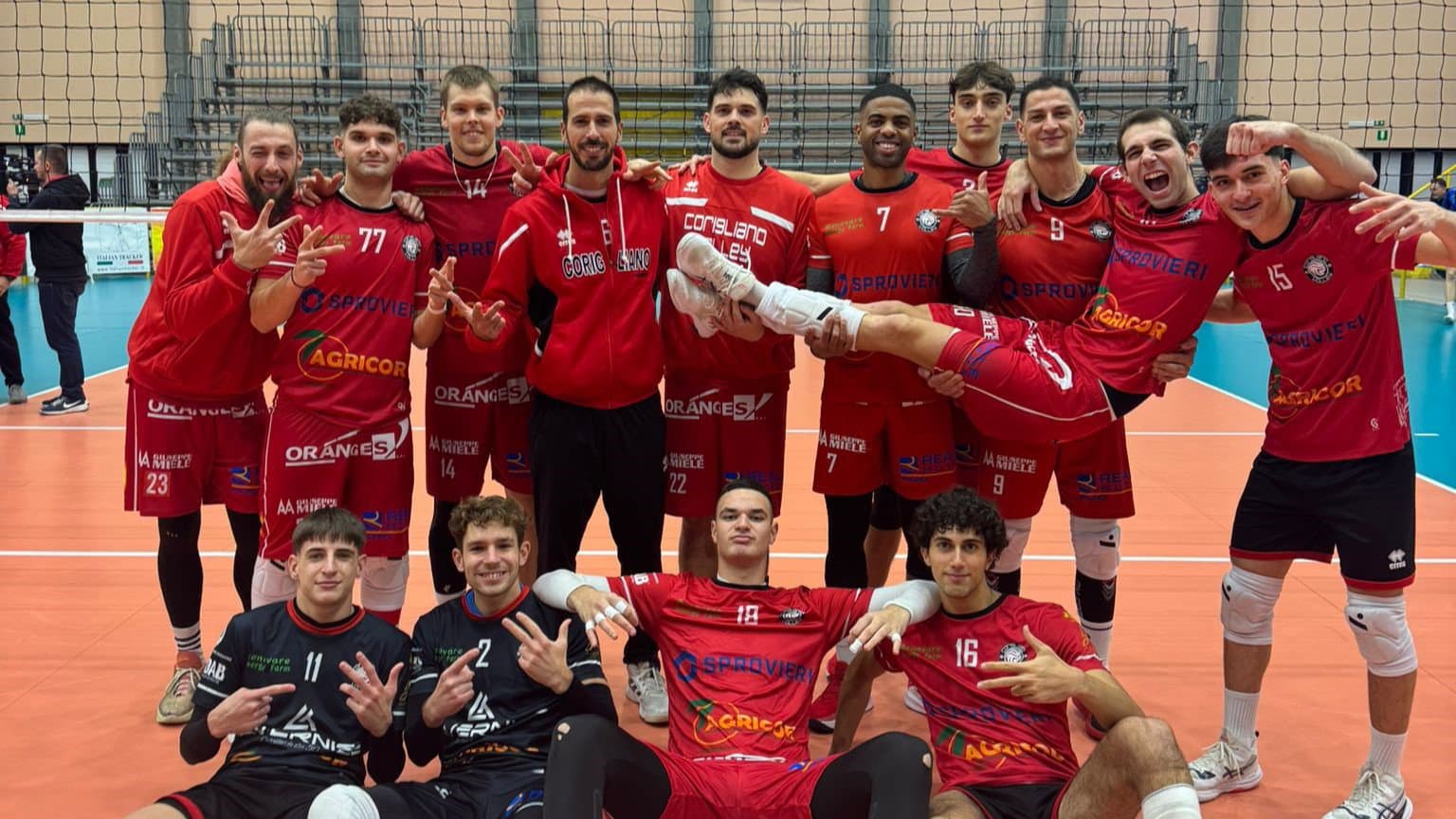 Corigliano Volley batte Crotone: decima vittoria e spettacolo in campo
