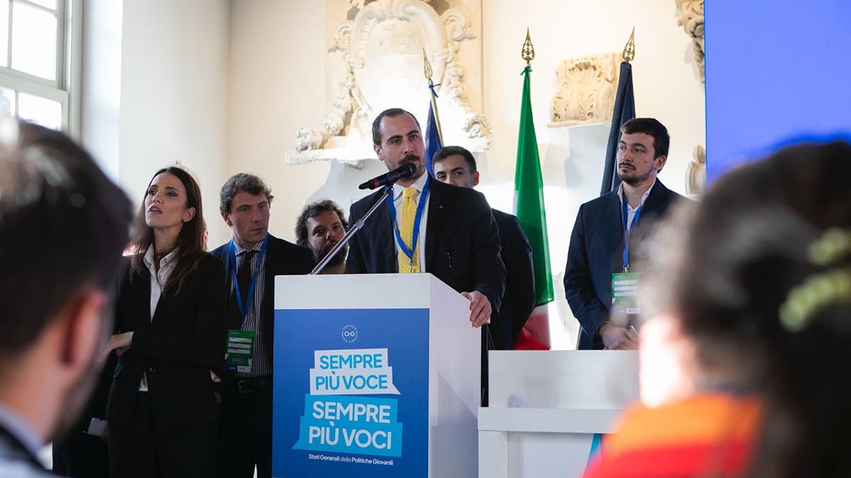 Parisi eletto nella presidenza del Consiglio Nazionale dei Giovani