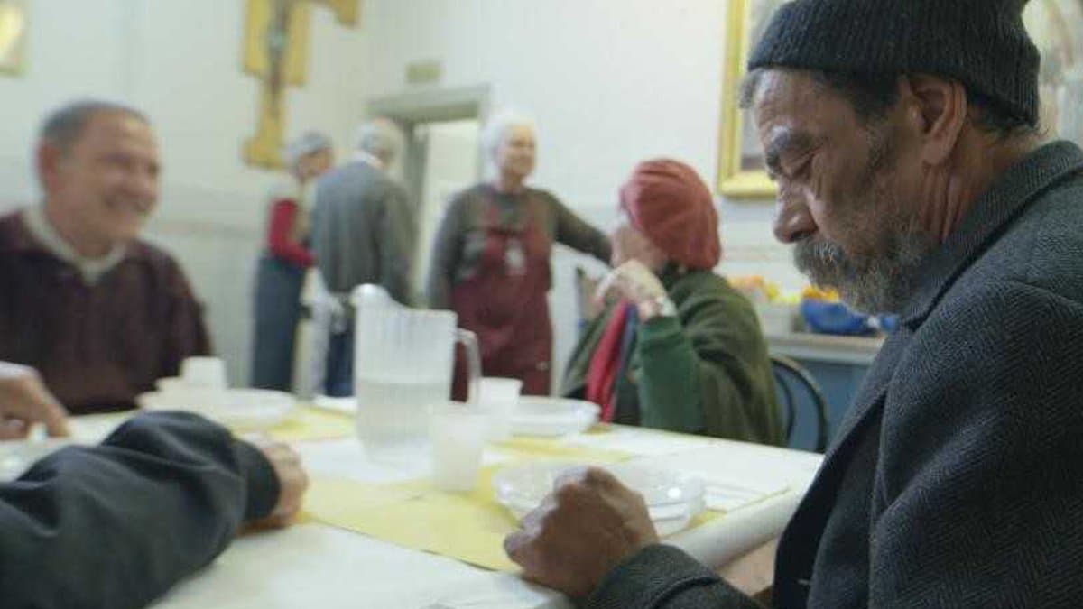 Natale non è per tutti: la Caritas che resta aperta mentre la povertà cresce