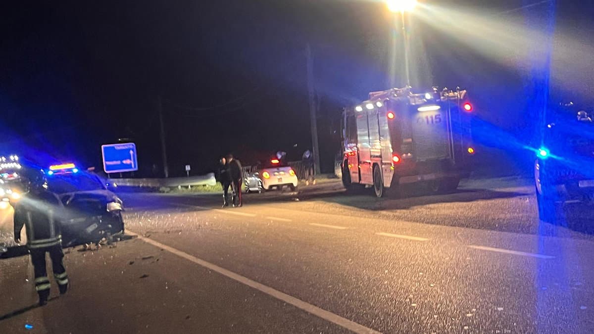 Incidente sulla Statale 106 a Thurio: due feriti