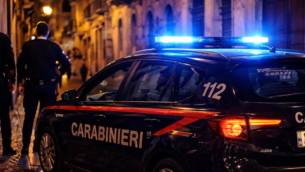 Rossano, uomo ubriaco aggredisce i carabinieri davanti a una struttura ricettiva