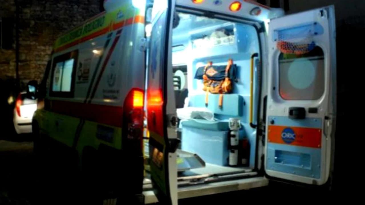 Schiavonea, 23enne accoltellato all'alba: indagini in corso