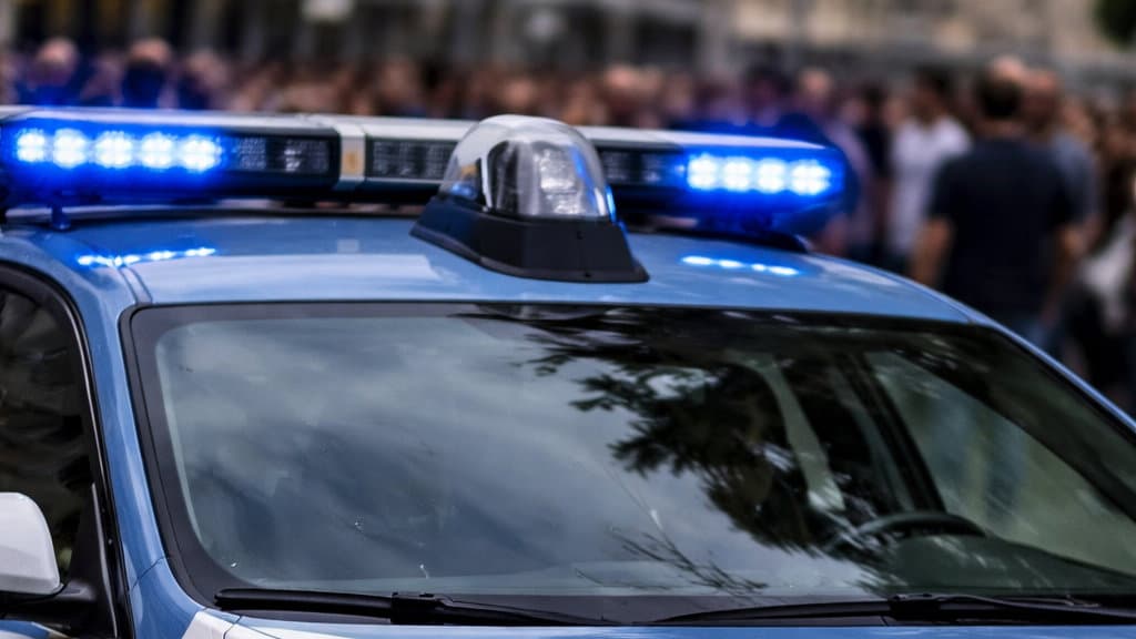 Coltello contro la divisa, terrore in pieno giorno: Schiavonea ancora sotto attacco