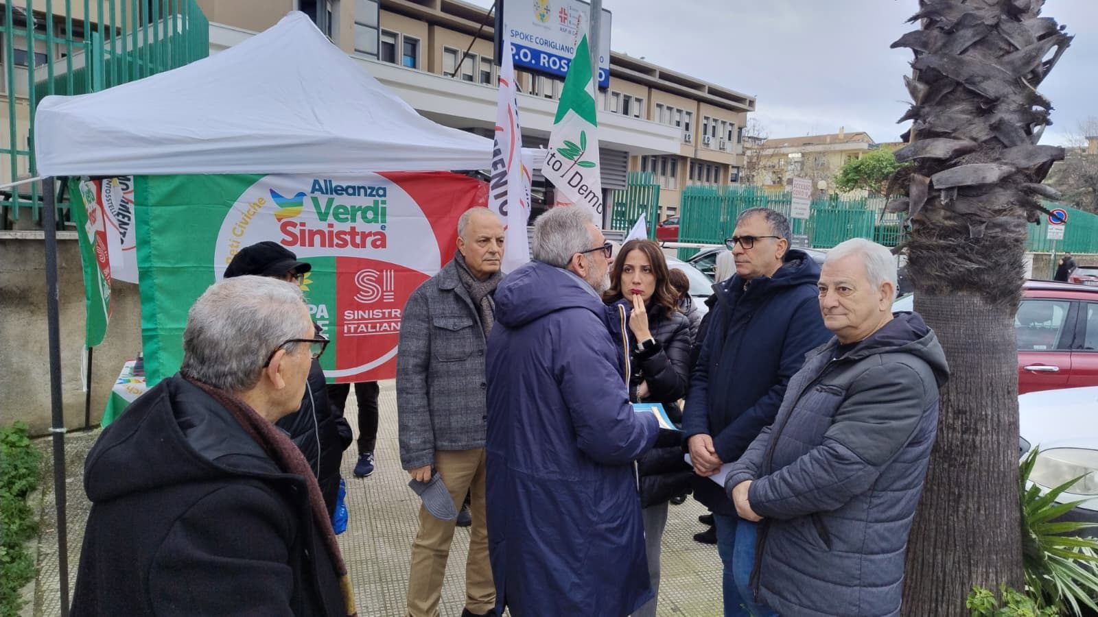 Sit-in di AVS per la sanità a Co-Ro: chiesto lo stato di emergenza sanitaria