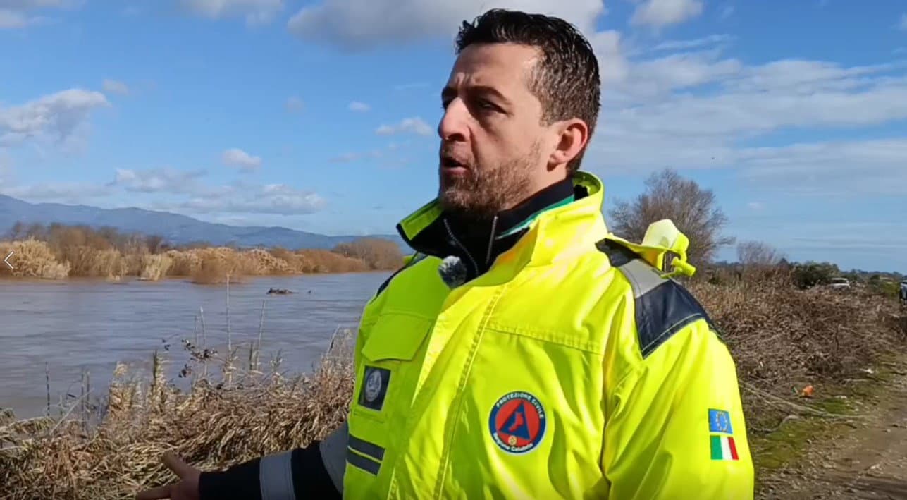 Ore decisive per il Crati, si attende la piena: «Qui rischiamo un disastro epocale» | VIDEO