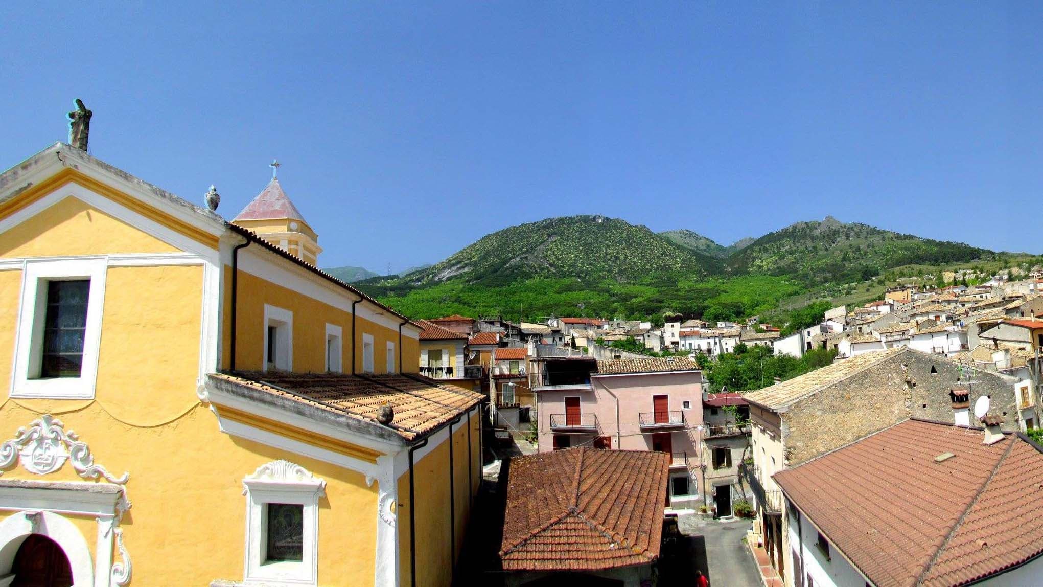 San Basile, “Fare Comunità” il 1° marzo: laboratorio di Shtridhlat e passeggiata nel centro storico arbëreshë