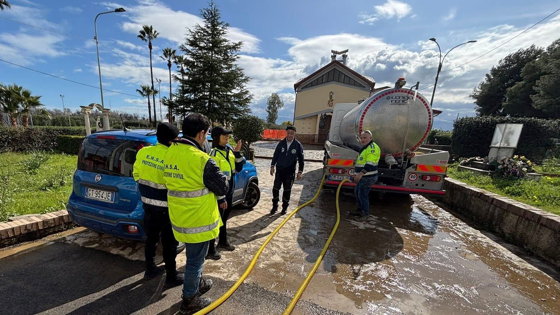 Emergenza Crati, a Lattughelle la chiesa che resta aperta per riaccendere speranza