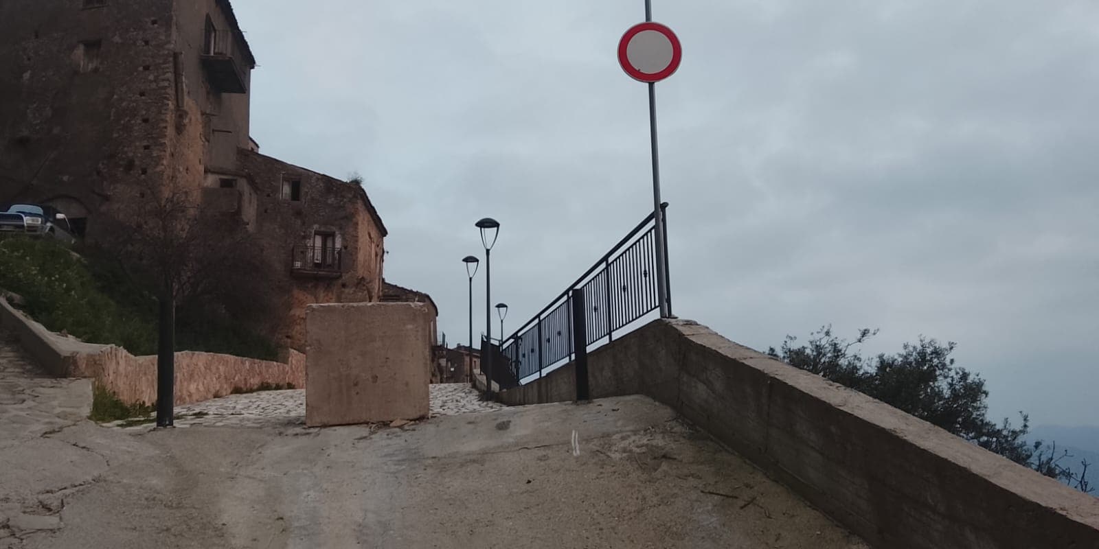 Scala Coeli, tra sicurezza e diritti: quando una strada diventa un confine