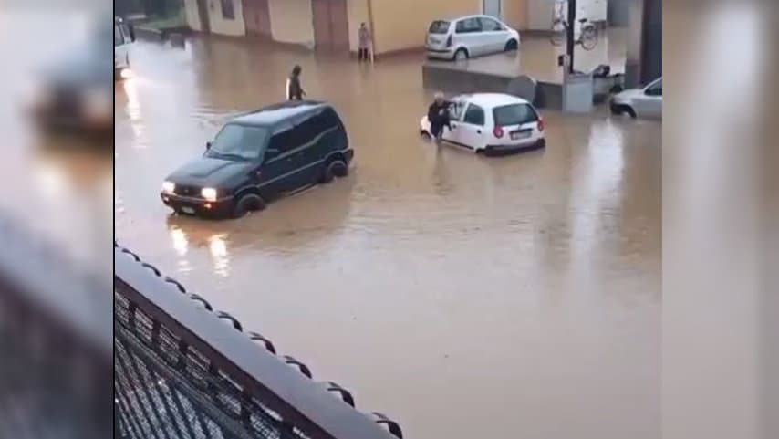 Statale 106 allagata a Corigliano-Rossano: traffico bloccato, Basso Jonio isolato