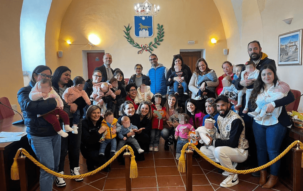 Terranova celebra la Giornata della Gentilezza ai nuovi nati: comunità unita nel segno del futuro