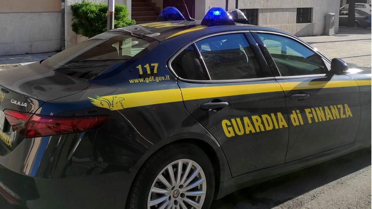Crotone, appalti truccati per 400mila euro: tra gli indagati una funzionaria originaria di Co-Ro