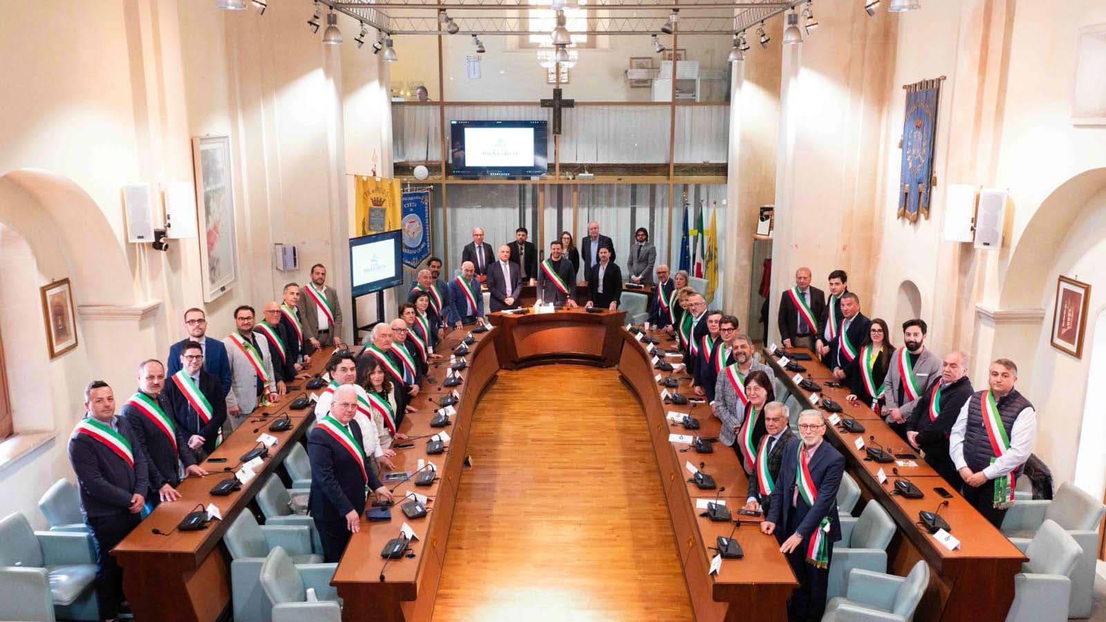 “Terrae Magna Grecia”, nasce la rete di 40 Comuni: Stasi presidente. Ma scoppia il caso Cariati