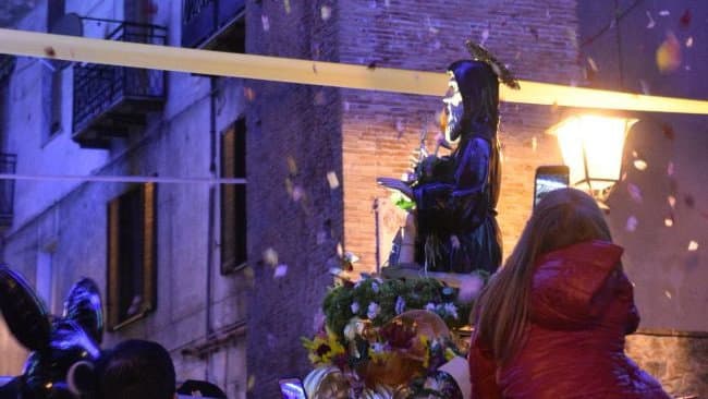 Co-Ro, stasera l'infiorata per San Francesco di Paola: attesi migliaia di fedeli per la processione