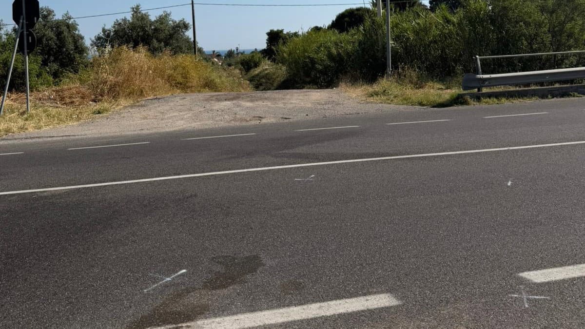 SS106, dopo l'ennesima tragedia i residenti di Momena denunciano: «Costretti in uno svincolo abusivo»