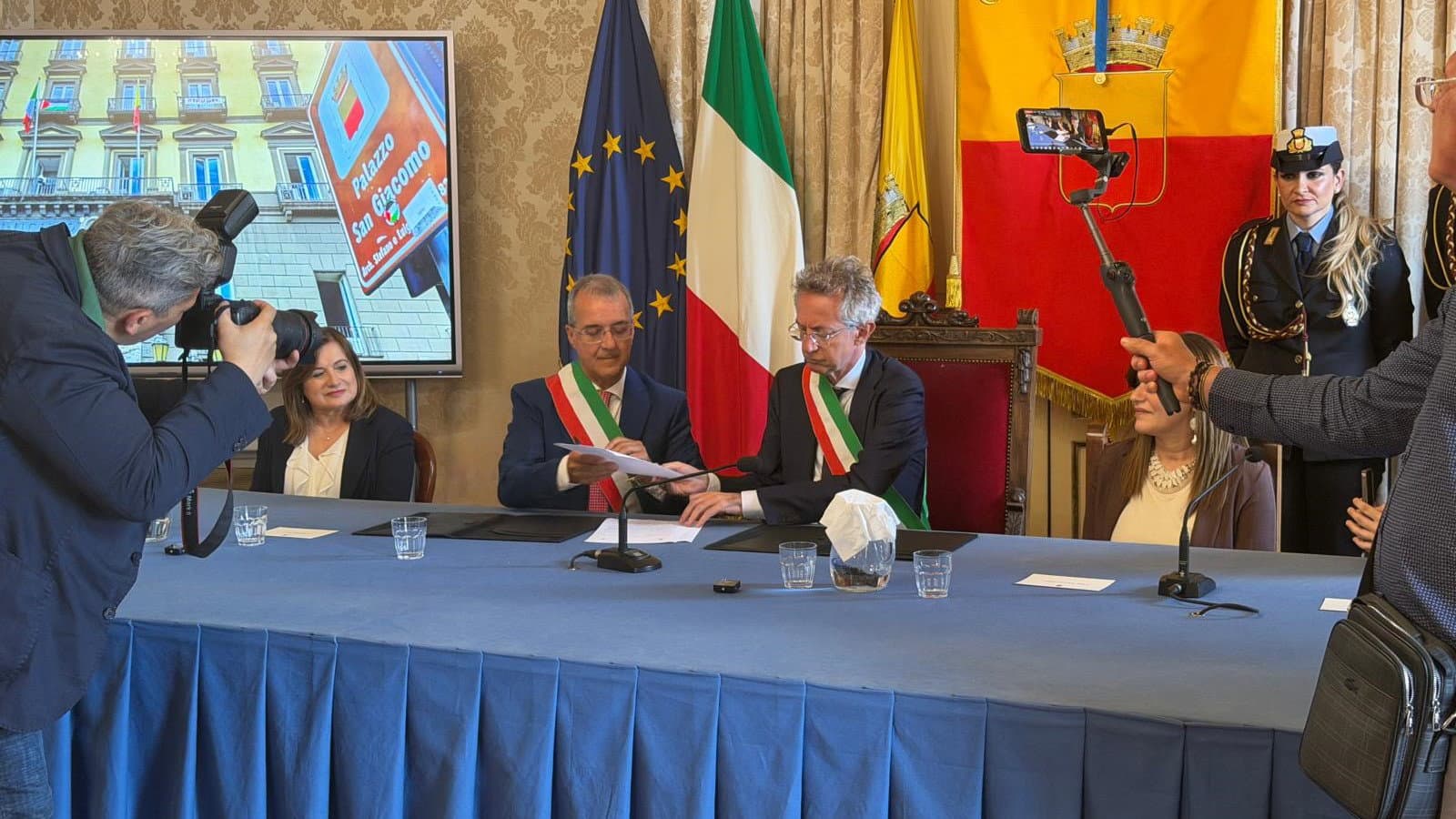 Cariati e Napoli unite da un Patto di Amicizia: firmato lo storico gemellaggio a Palazzo San Giacomo