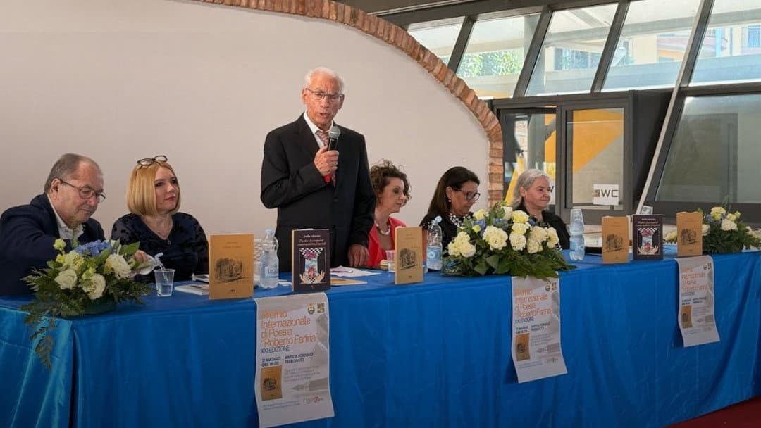 Trebisacce celebra la poesia: Emilia Valenzano vince il XXI Premio Internazionale “Roberto Farina”