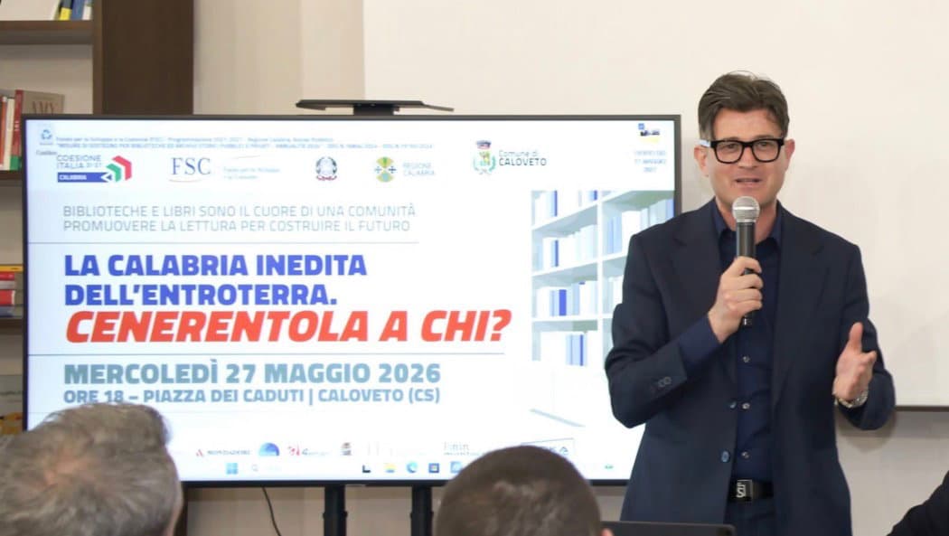 Gallo inaugura la biblioteca a Caloveto: la Calabria non è più Cenerentola