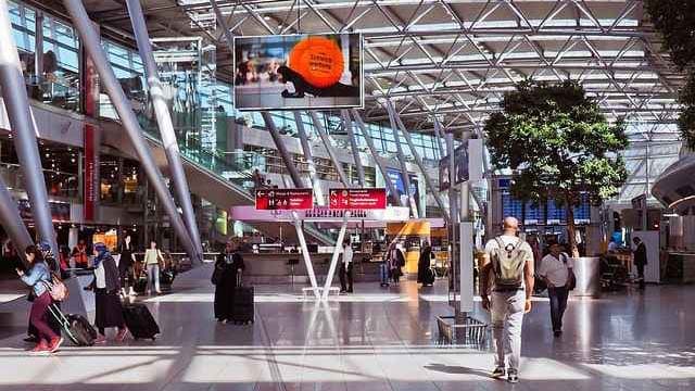 Cassano vola a Parigi: le sue bellezze in mostra nell’aeroporto di Beauvais