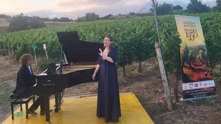 Altomonte, vino e musica tra i filari: successo per l’anteprima nazionale di “Voci in Vite”