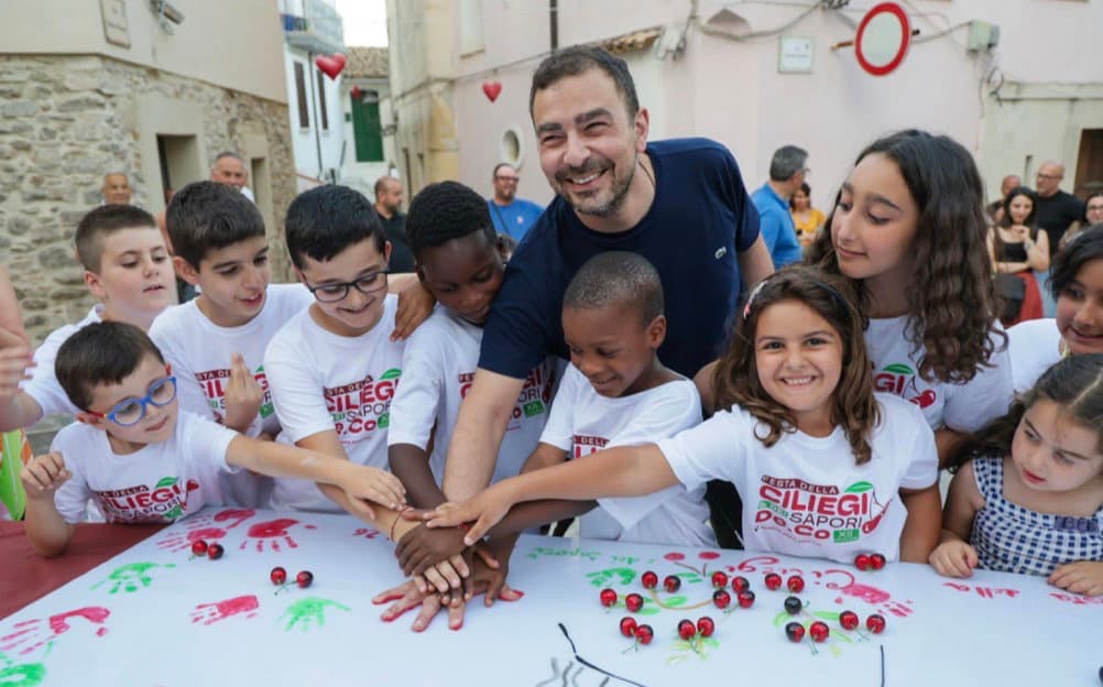 Roseto Capo Spulico celebra la ciliegia De.Co.: bambini protagonisti della dodicesima Festa dei Sapori