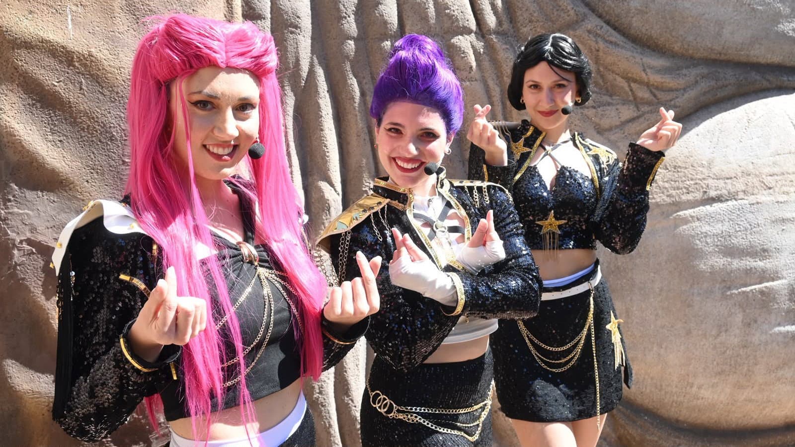 Odissea 2000, ogni giorno il divertimento diventa spettacolo: tra magia, hydro dance e il debutto del k-pop