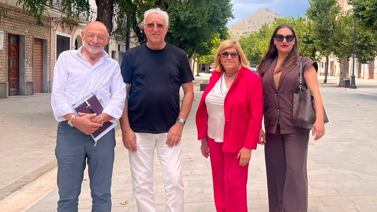 Castrovillari, sopralluogo nella nuova Piazza Gallo: in arrivo gli ultimi arredi