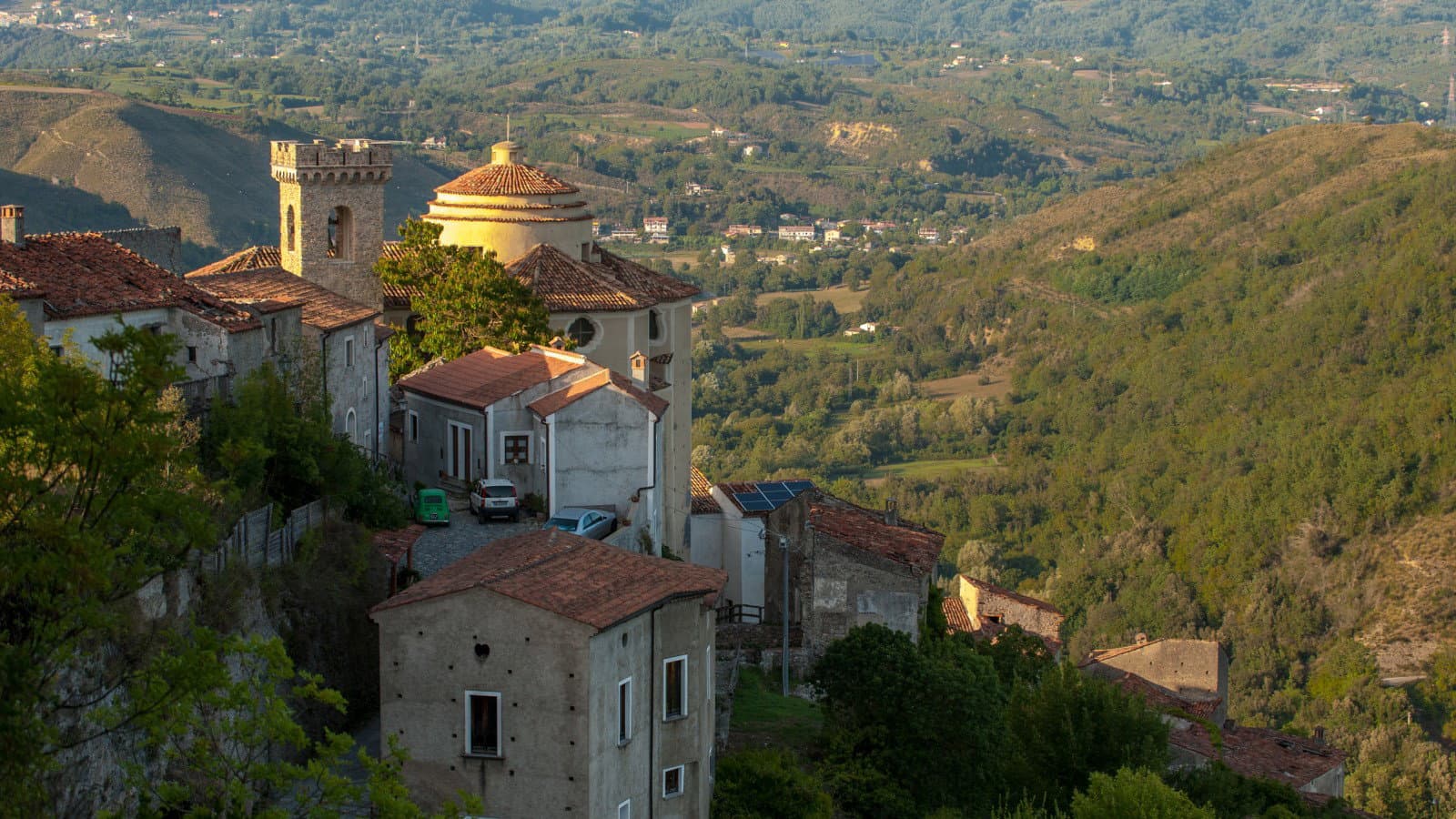 Laino Borgo si prepara ad accogliere il Va’ Sentiero Fest: «Il turismo lento leva strategica per le aree interne»