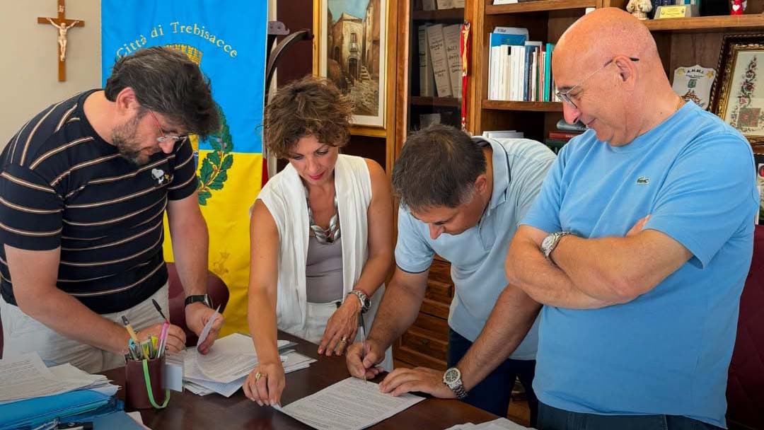 Trebisacce stabilizza altri tre lavoratori TIS: firmati i contratti in Comune