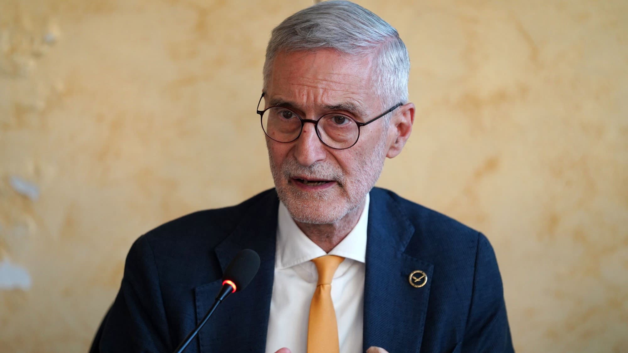 Sanità, Laghi: «Referti via email nelle strutture pubbliche, diventi una procedura di routine»