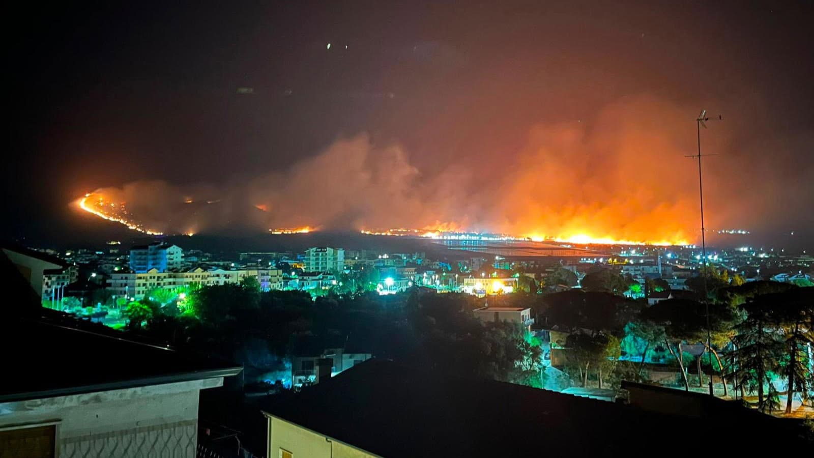 Il Pollino ferito dagli incendi, Civicamente: «Abbiamo fallito tutti, ora serve un cambio di paradigma»