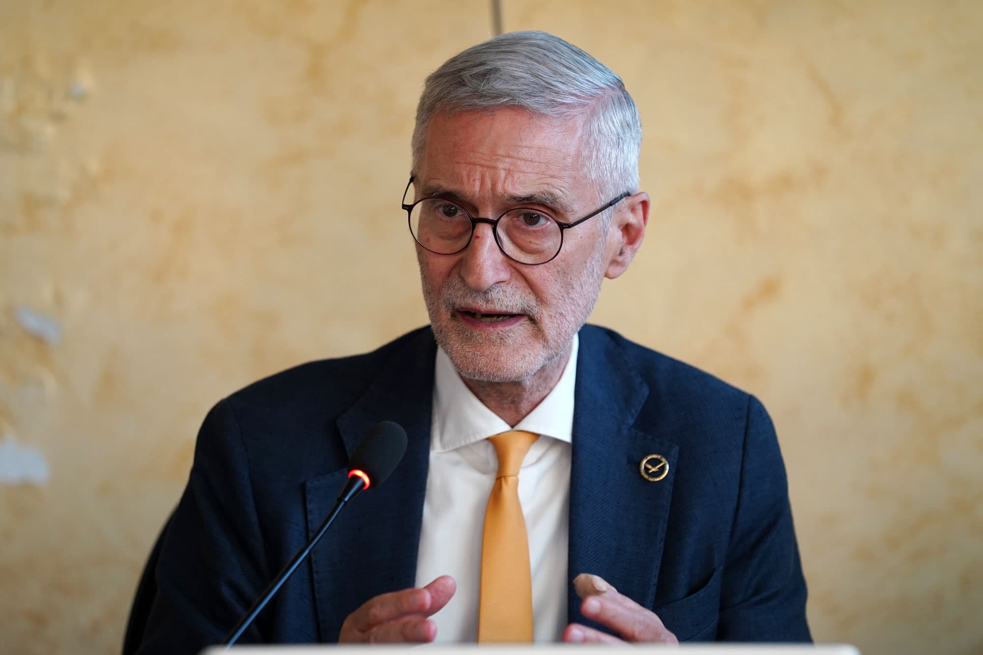 Laghi propone lo stop della plastica monouso nei locali e nelle feste patrocinate sul territorio regionale