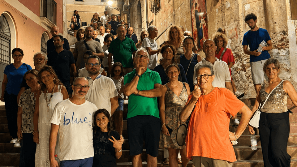 Corigliano riscopre il suo cuore antico: in tanti a piedi tra vicoli, chiese e storie dimenticate