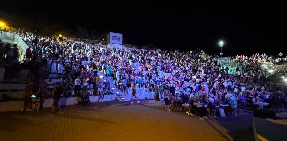“Fimmina”, terza replica da applausi: oltre 2.000 spettatori al Teatro Maria De Rosis