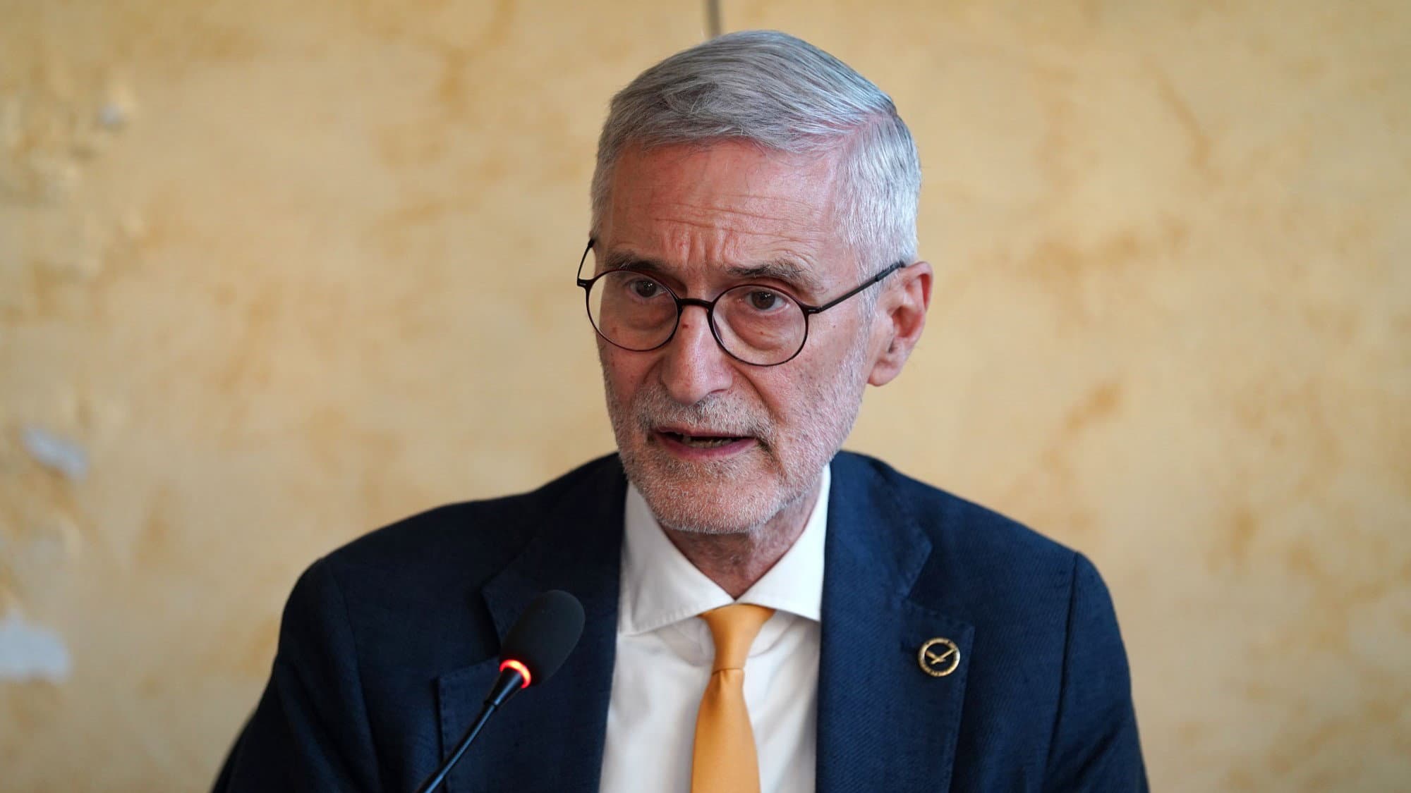 Castrovillari, l’Emodinamica resta aperta solo sei ore: Laghi chiama il territorio alla mobilitazione