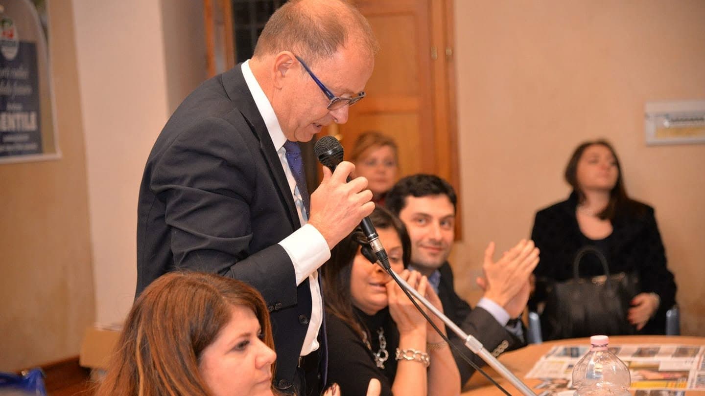 Lo «tsunami» annunciato da Senise travolge Forza Italia: dopo 30 anni lascia gli azzurri e va con Vannacci