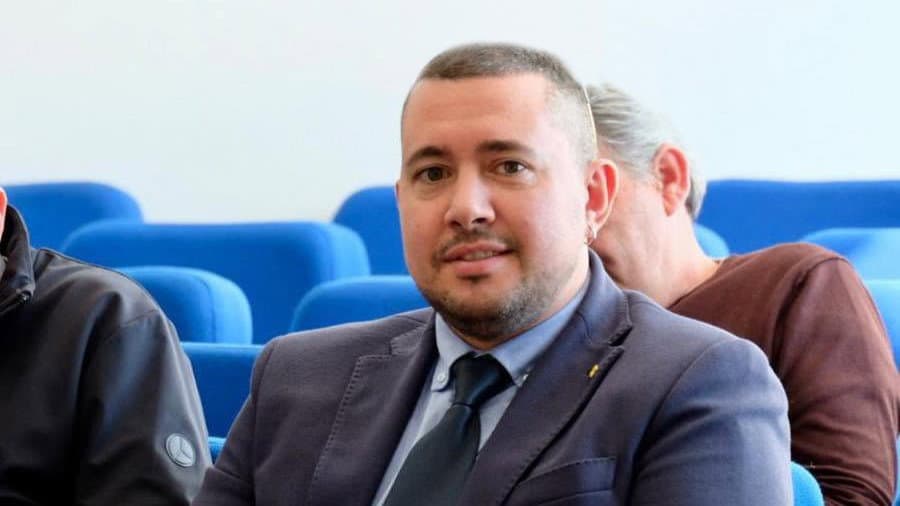 Lauropoli, bagni chiusi e parco senz’irrigazione. Filardi: «Problemi ereditati, ora interveniamo»