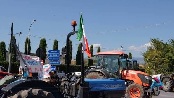 Protesta agricoltori, il Movimento Terra e Agricoltura smentisce l'intesa sul gasolio: «Nessun accordo, la mobilitazione continua»