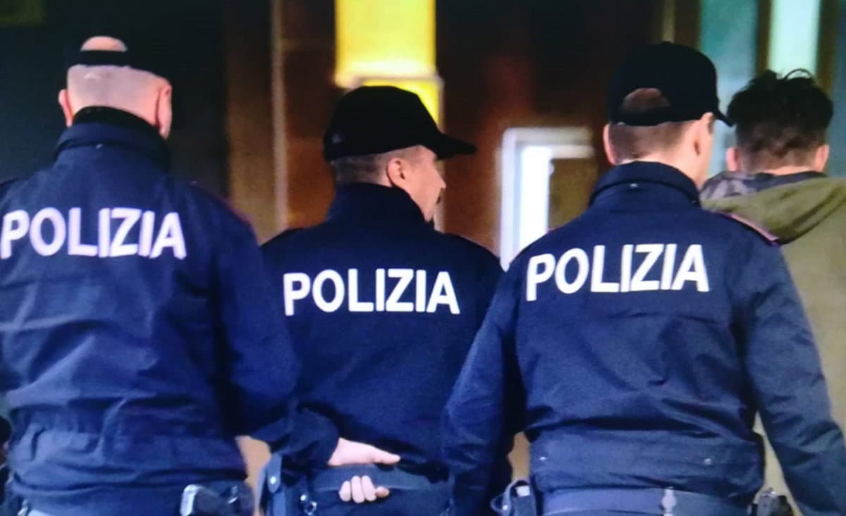 Corigliano-Rossano, arrestato un giovane commerciante per detenzione di sostanze stupefacenti ai fini di spaccio