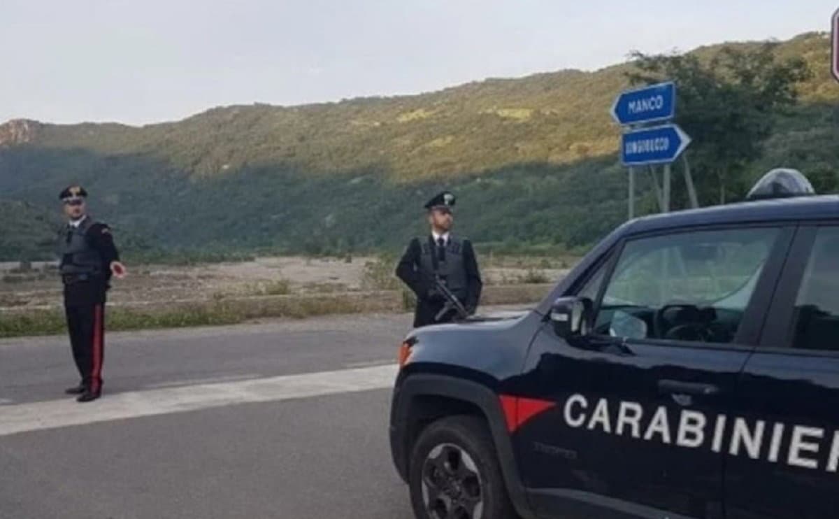 Longobucco, rissa nel centro del paese. Denunciate cinque persone