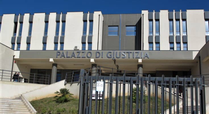 Maxi blitz a Castrovillari: 11 arresti per furto, usura e detenzione di armi da guerra