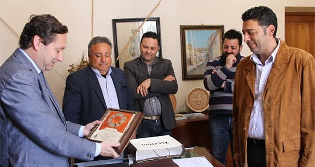 Rossano, il sindaco riceve il campione olimpico di biliardo Scorza